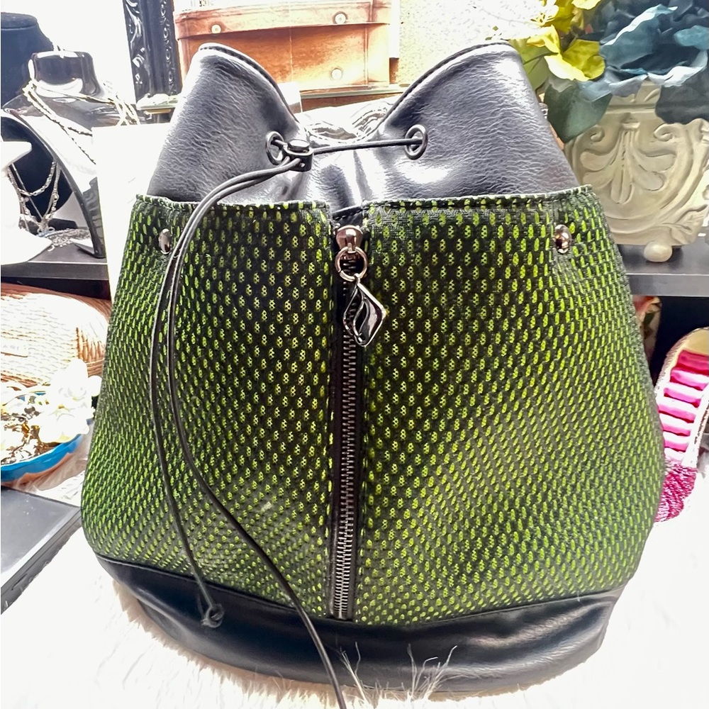 Fabletics Bucket Cinch Bag, Purse lime green, black  (Unisex)